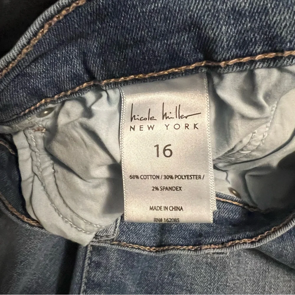 Nicole Miller Blue Straight Leg ankle Jeans distressed cutoff styling plus 16 - Picture 8 of 8
